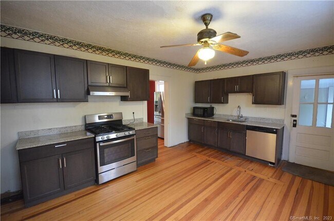 Foto del edificio - 147 Freeman Ave