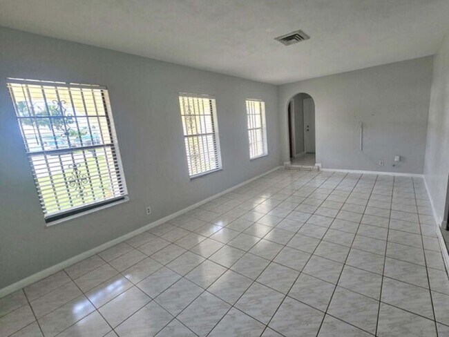 Building Photo - 6504 Heather Way