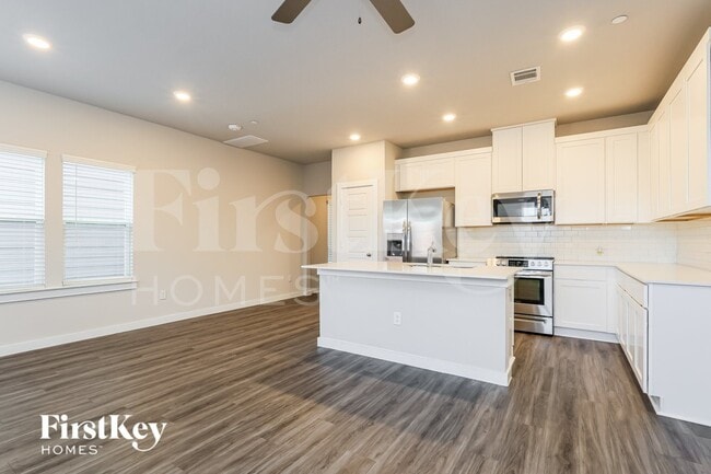 Building Photo - 18314 W Centro Cir