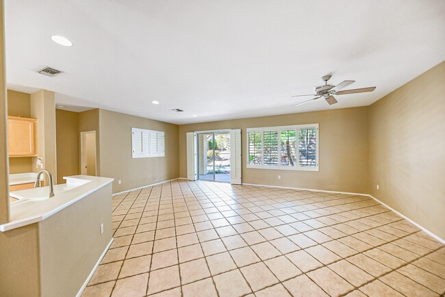 Foto del edificio - 78374 Bovee Cir