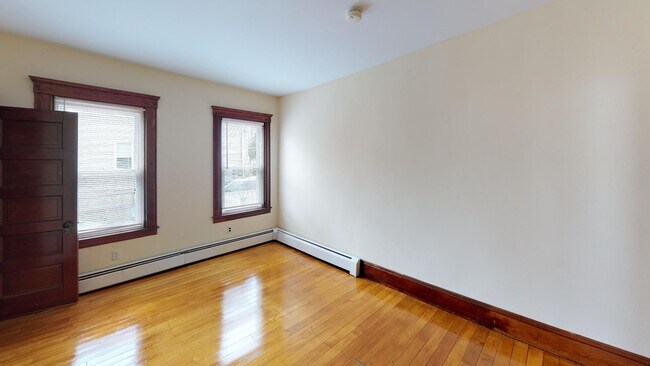 Building Photo - 32 Lansdowne St