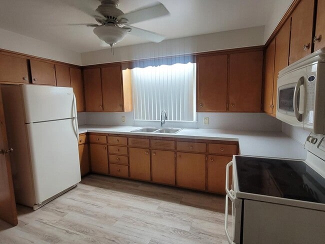Building Photo - 2232 Thistlewood Dr