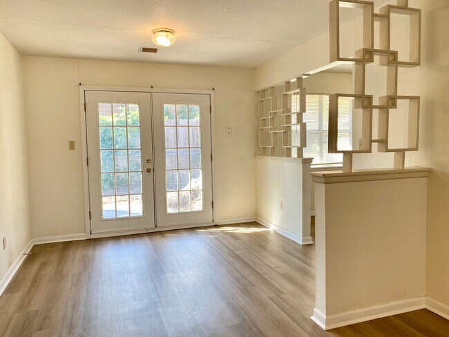 Foto del edificio - Spacious 3 bed 1 bath with easy access to I-40!