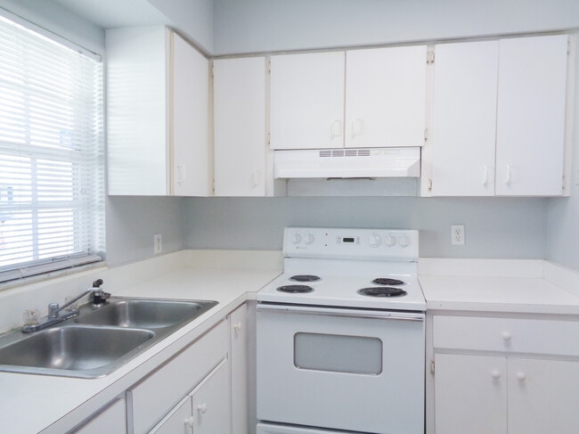 Building Photo - 3607 W Idlewild Ave