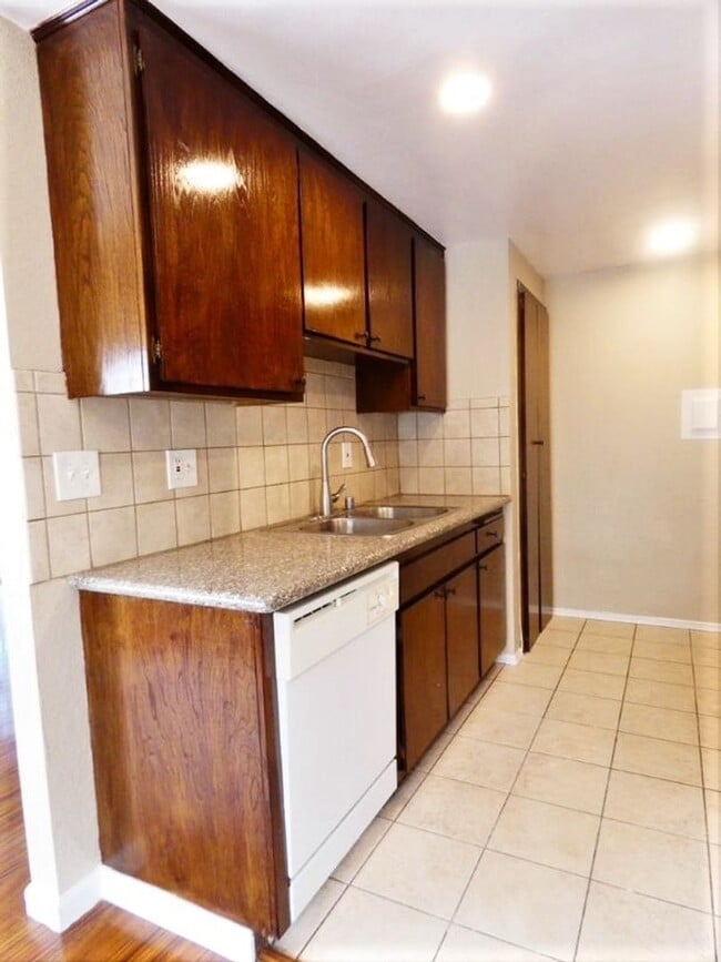 Building Photo - ***COMING SOON*** SPACIOUS SINGLE STORY 2 ...
