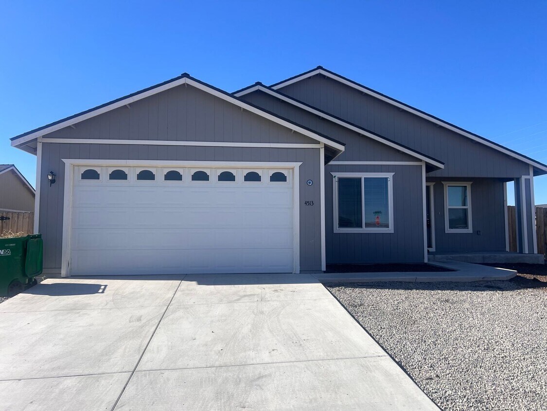 Primary Photo - Newer 3-bedroom Fernley home in Donner Trails