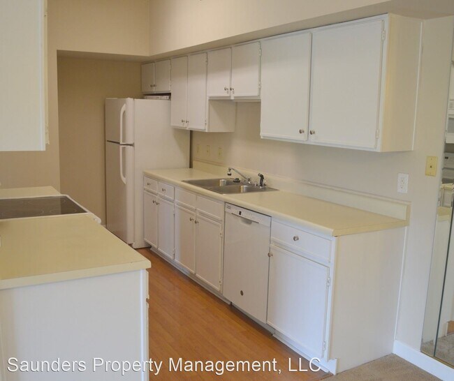 Building Photo - 3 br, 2.5 bath House - 390 Meadows Cir