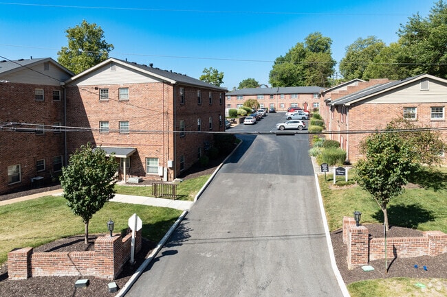 Building Photo - Brentwood Place