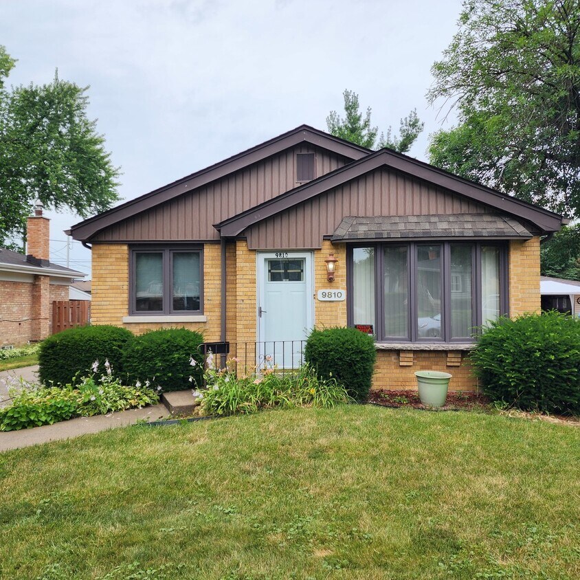 Foto principal - 9810 Warren Ave