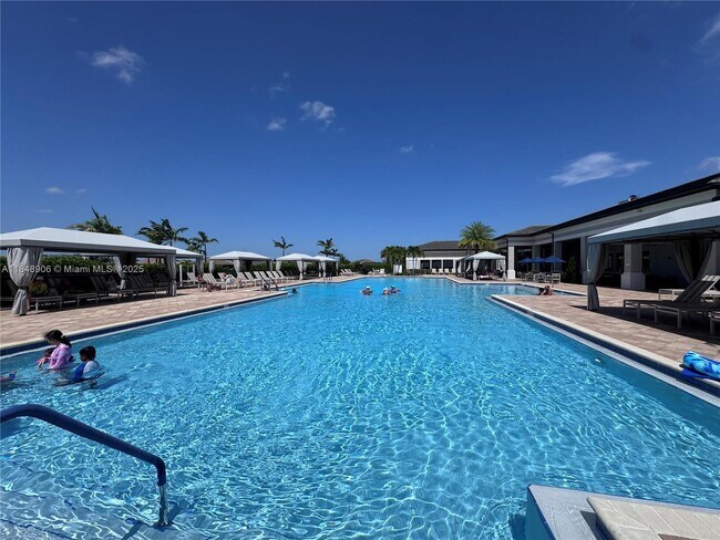 Building Photo - 12780 SW Clear Water Way