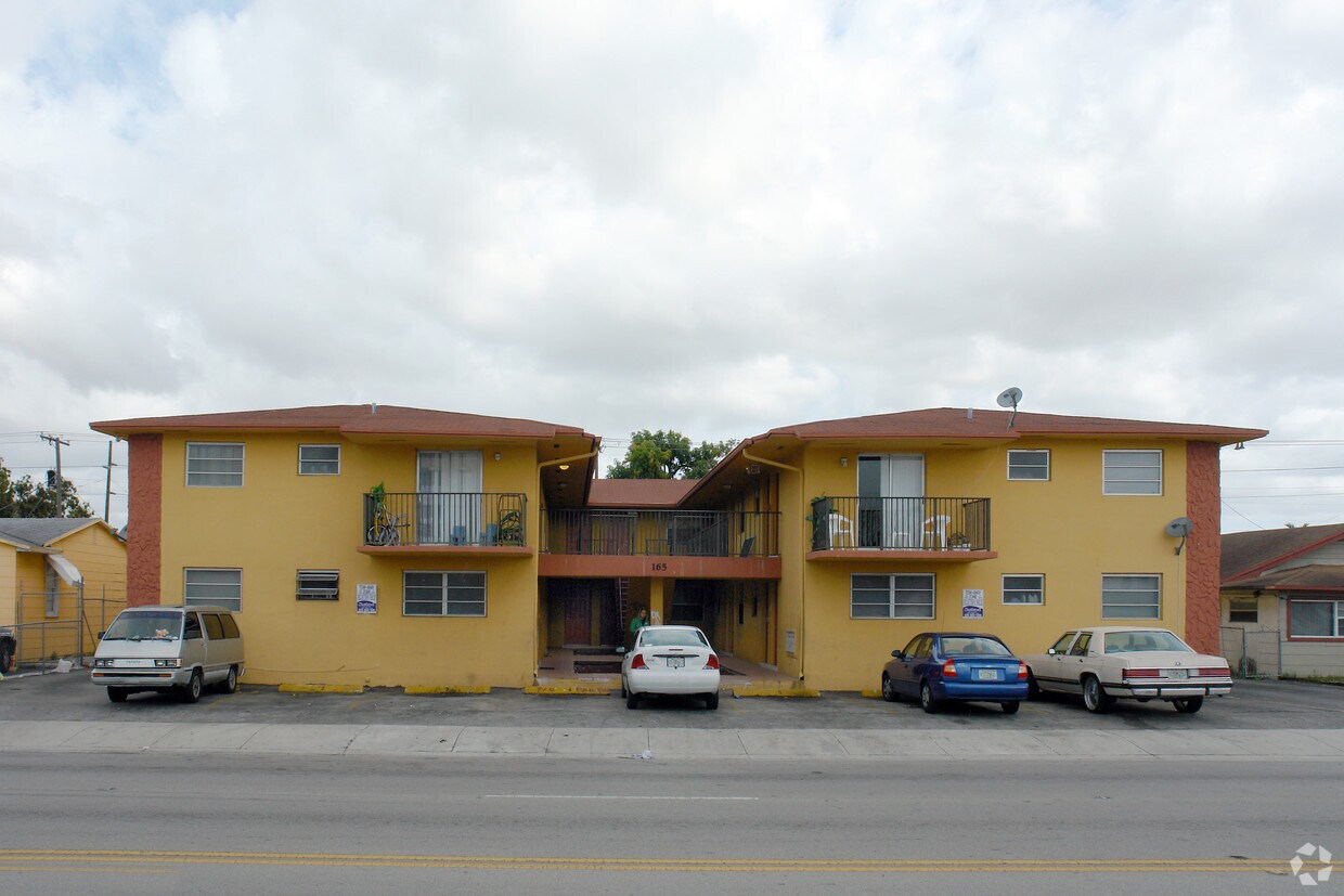 Foto del edificio - 165 E 9th St
