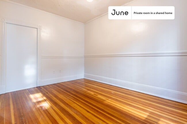 Foto del edificio - Room in Shared 3 bed/1 bath home