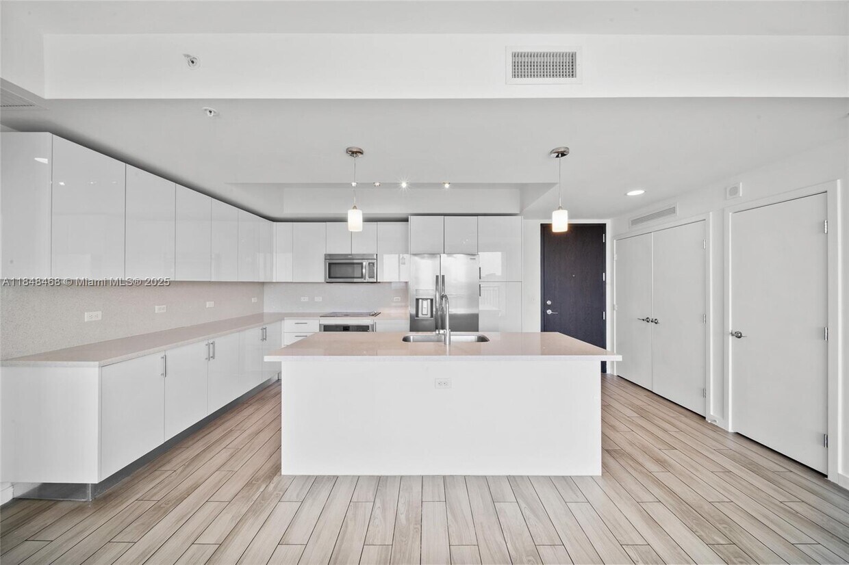 Foto principal - 999 SW 1st Ave