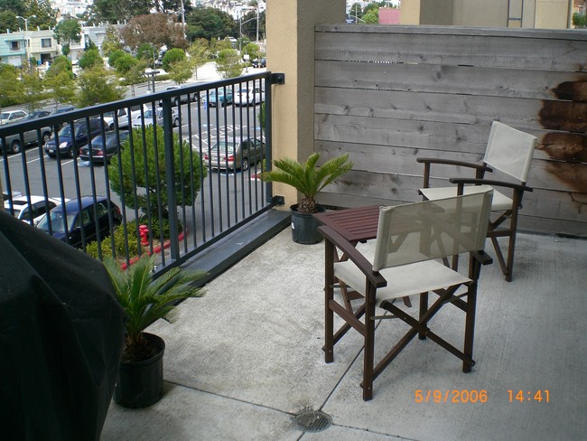 Building Photo - 8300 Oceanview Terrace