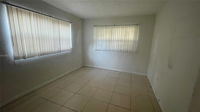 Foto del edificio - 6205 Rodman St
