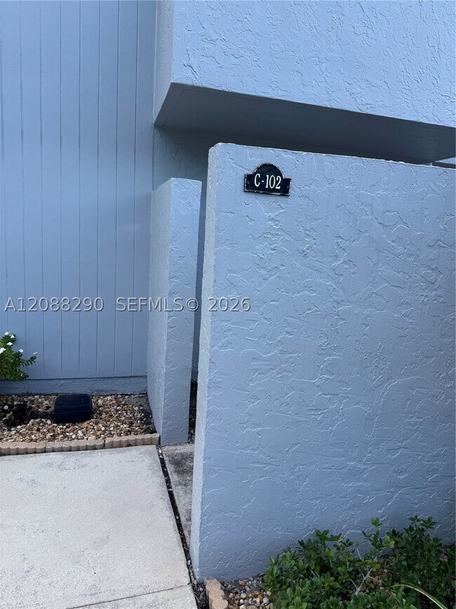 Building Photo - 25 Deer Creek Rd