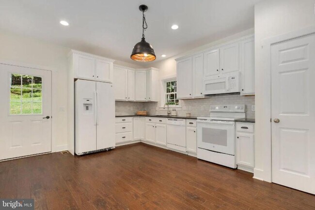 Foto del edificio - 255 Laurel Ln