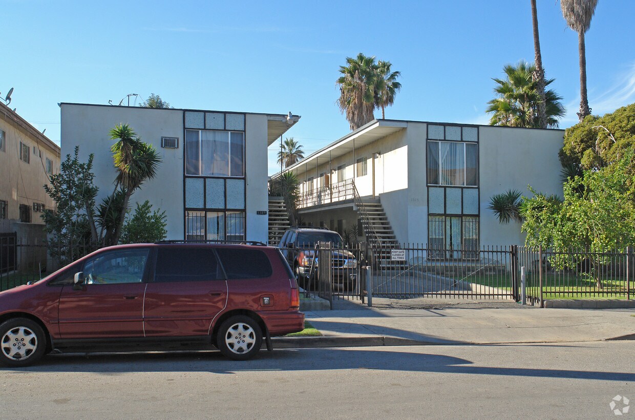 Primary Photo - 1319 S St Andrews Pl