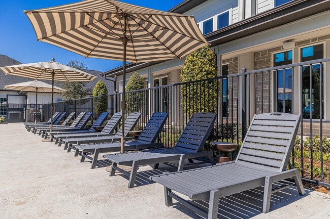 Keegan at Mission Glen Poolside - The Keegan at Mission Glen