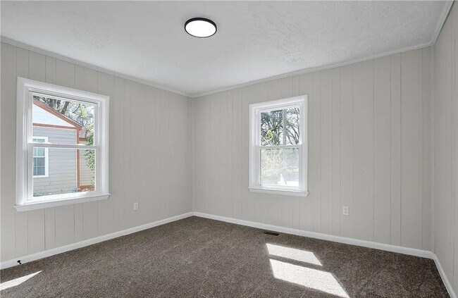 Building Photo - 306 Plum St