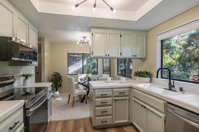Nice kitchen with all new appliances - 4926 Red Creek Dr