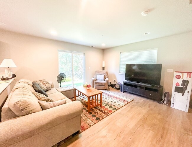 Foto del edificio - Newly Built 4bd 2.5ba in LSSD