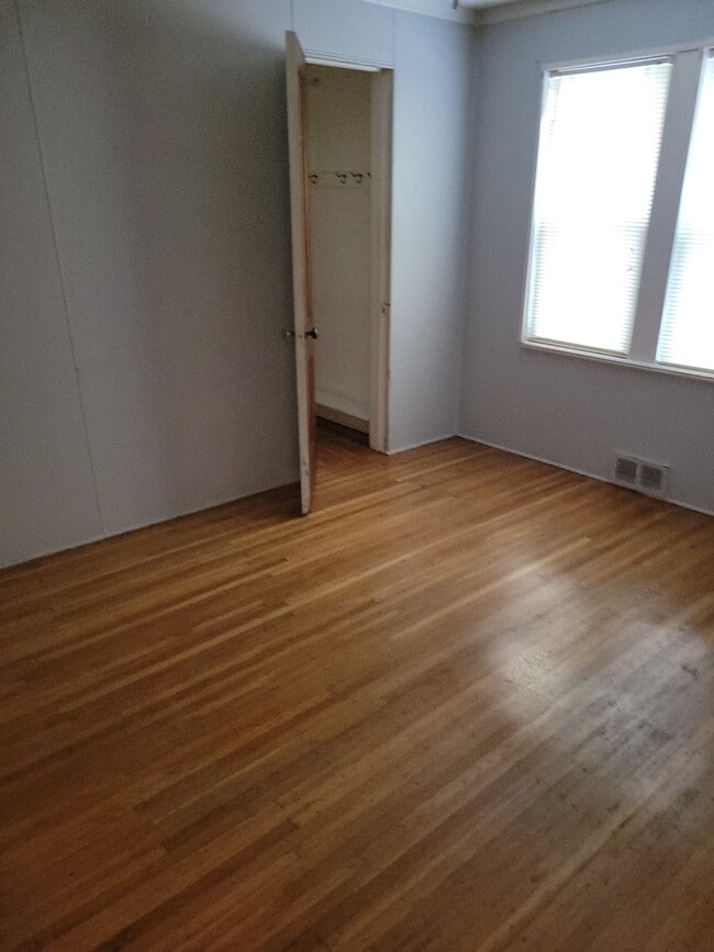 Front Bedroom - 469 Maplewood Ave
