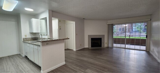 Foto del edificio - 2200 S Fort Apache Rd