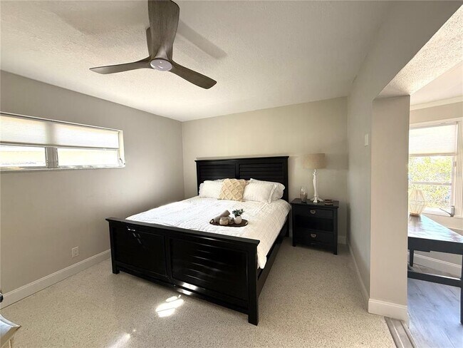 Building Photo - 6407 1st Palm Point