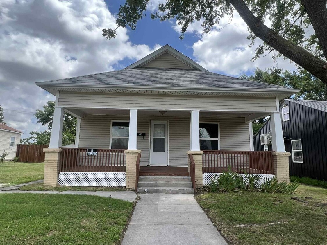 Primary Photo - JOPLIN: BEAUTIFUL, SPACIOUS 4 BEDROOM/ 3 B...