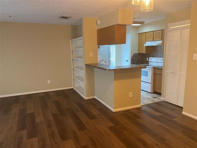 Building Photo - 2120 El Paseo St