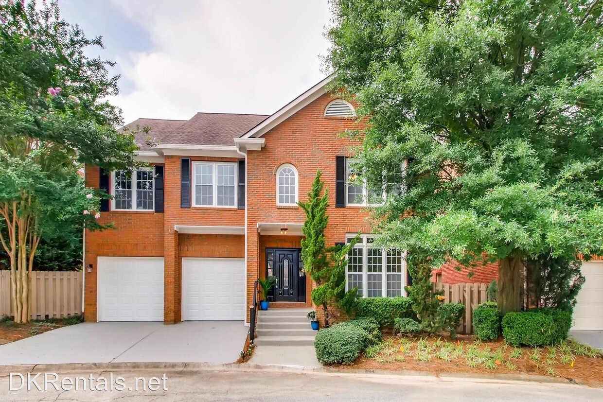 4 br, 2.5 bath House 384 Angier Court NE House Rental in Atlanta