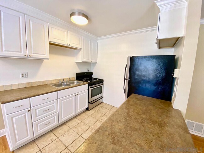 Building Photo - 13754 Mango Dr