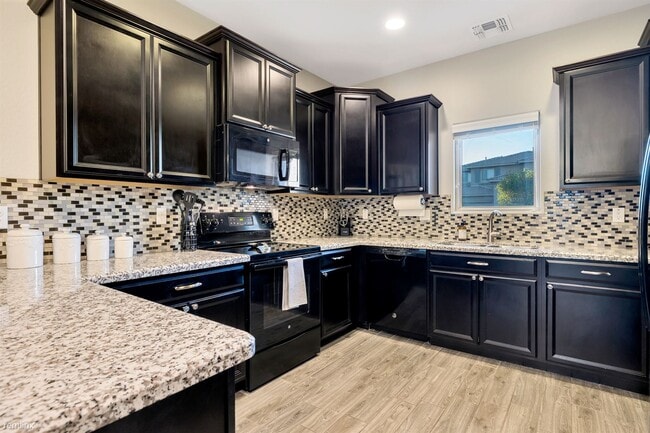 Building Photo - 4 br, 2.5 bath House - 18069 West Tasha Drive