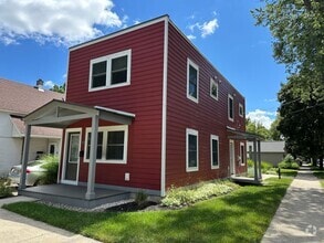 Building Photo - 924 Dayton St SW