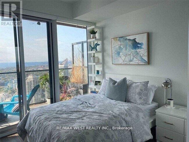 Building Photo - 30 Shore Breeze Dr