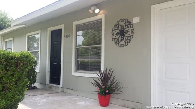 Foto del edificio - 5810 Timberrock Dr