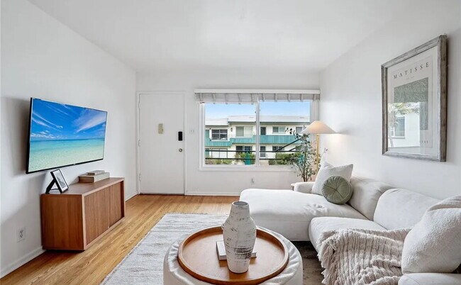Foto del edificio - "Charming 1-Bedroom Santa Monica Retreat w...