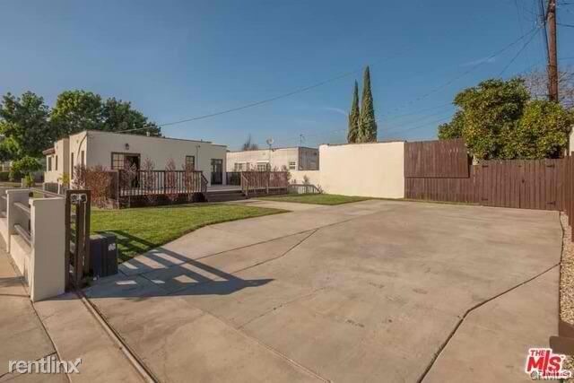 Building Photo - 2958 Somerset Dr