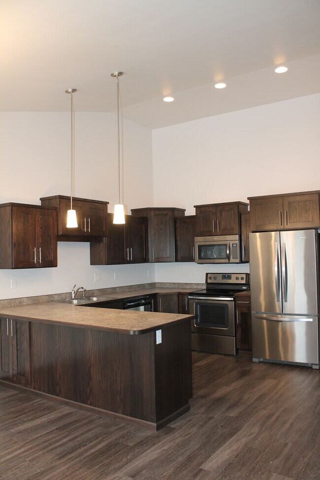 Building Photo - 3 Bed 3 Bath Twin Home