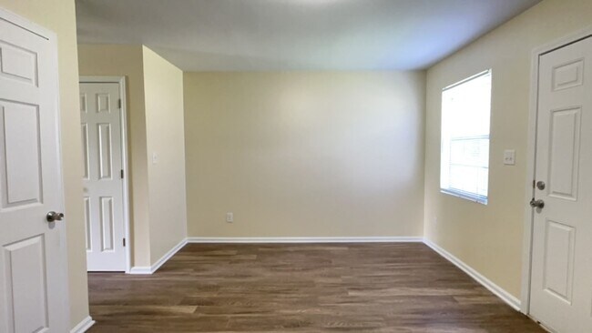 Building Photo - Two-story townhome duplex available in Dur...