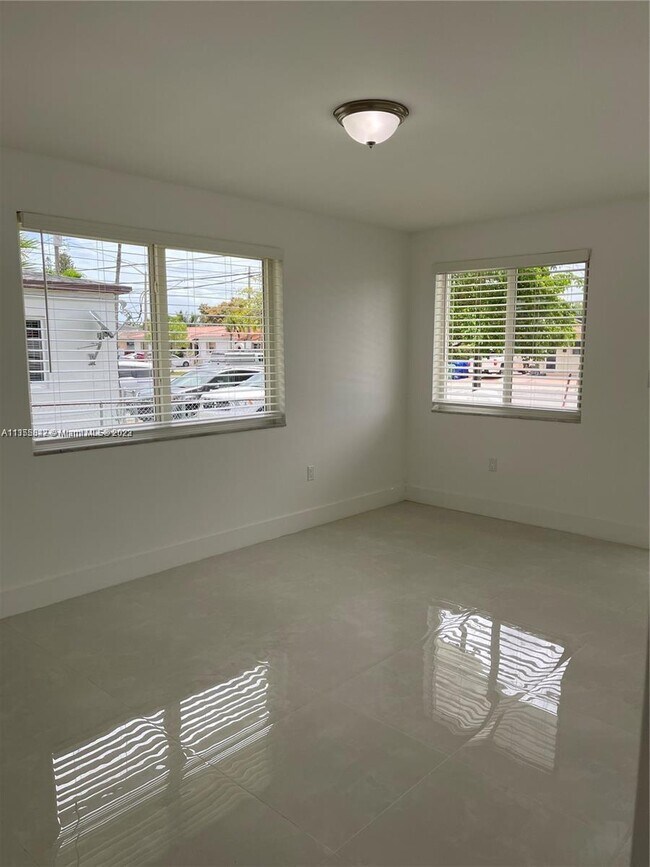 Building Photo - 3183 SW 23rd St