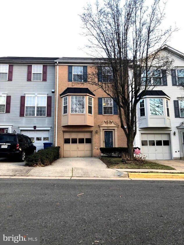 5511 Stroud Ct, Centreville, VA 20120 Townhome Rentals in Centreville