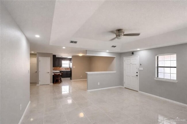 Foto del edificio - 18 South Dr