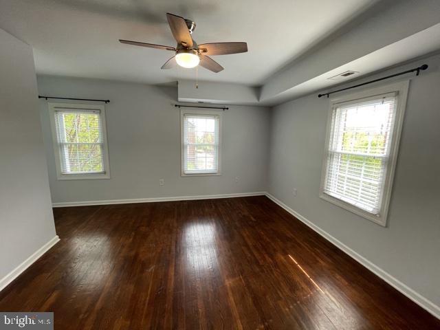 living space - 410 Evarts St NE