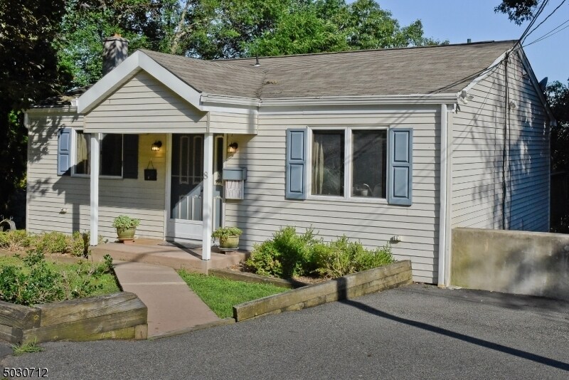 Primary Photo - 8 Fern Rd