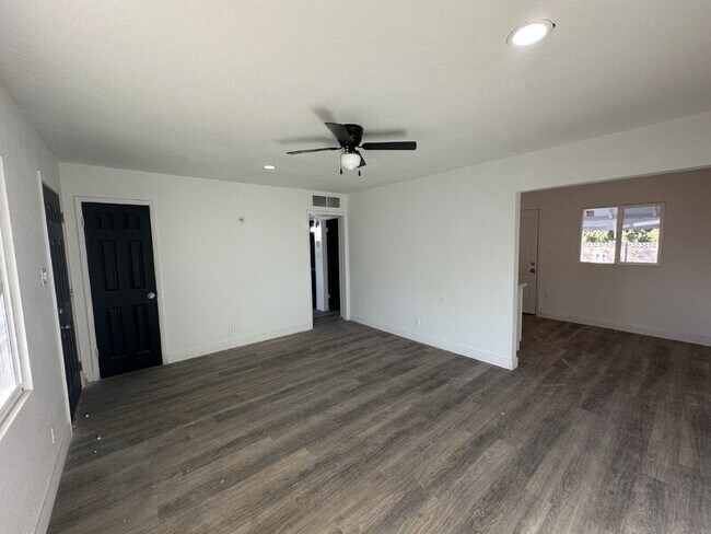 Foto del edificio - 390 W Lindbergh Ave