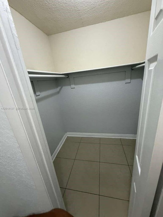 Foto del edificio - 575 W 69th St