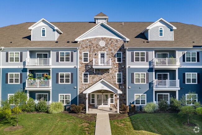 Waters Edge Apartments - Waters Edge