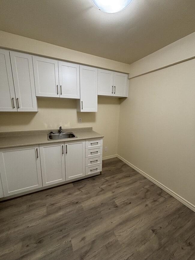 Building Photo - 70 McEwen Ave